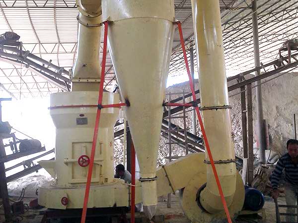 小型雷蒙磨粉機現(xiàn)場圖