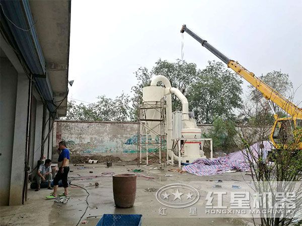 石灰石磨粉機工作現場